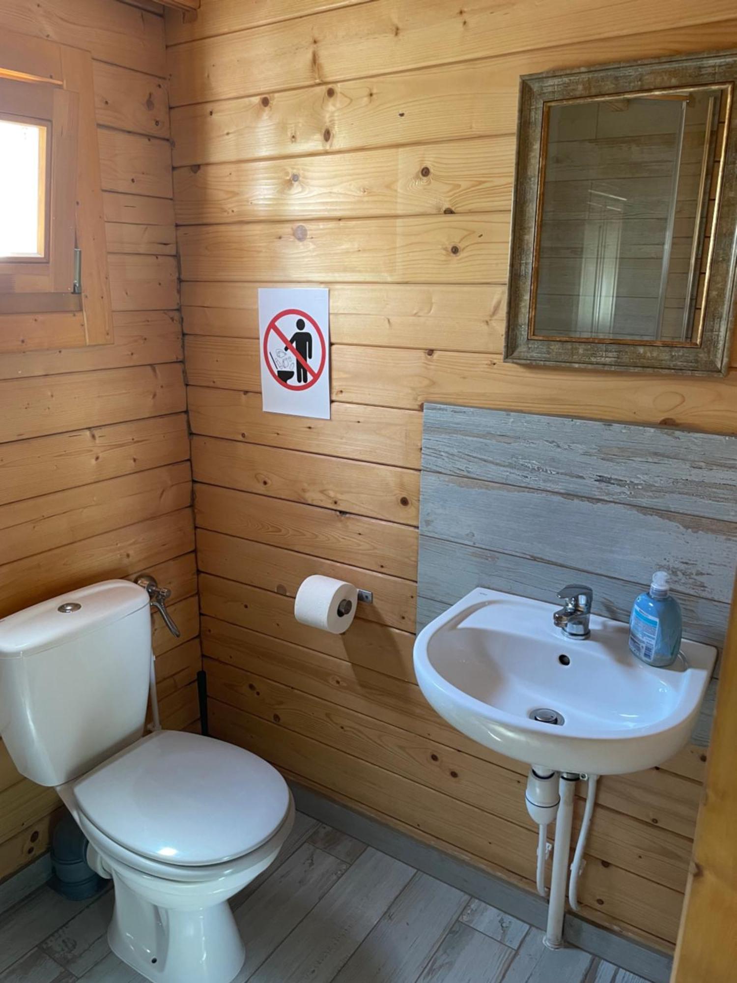 Pokoje I Domki Letniskowe Bros Dziwnów Esterno foto
